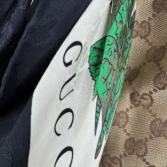 Gucci White Original GG Canvas Positano Tote with Silk Gucci Scarf - Picture 4 of 16